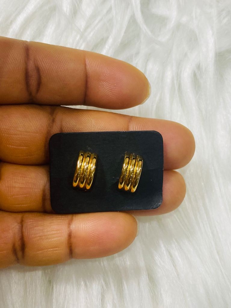 Beautiful stud earrings 2