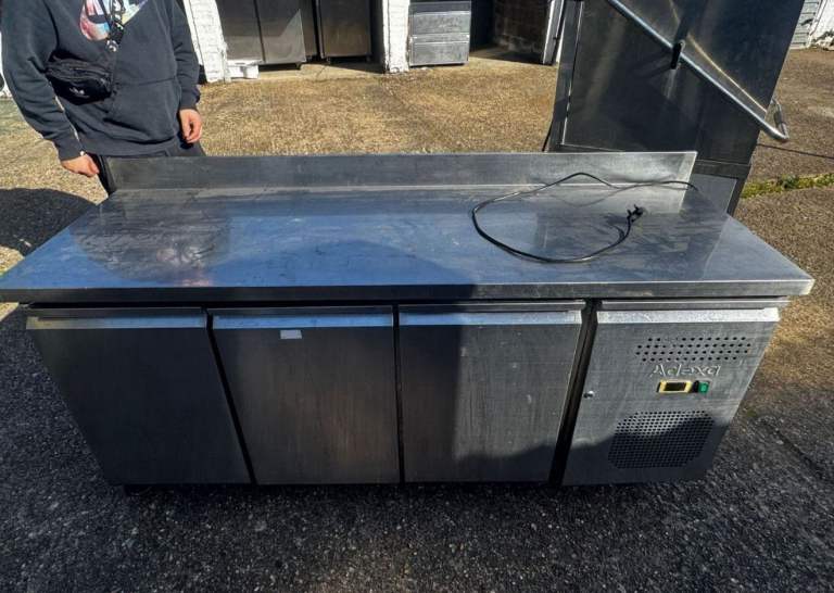 Commercial undercounter fridge 3 doors fully serviced cage shop restaurant 