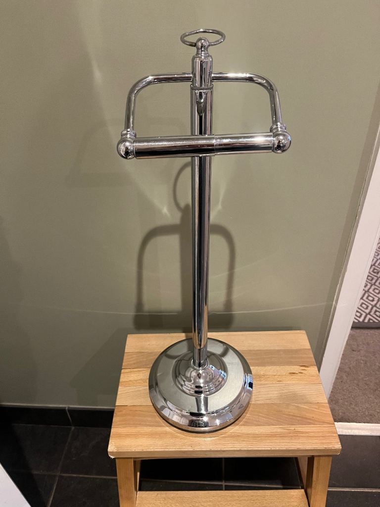 Stand alone toilet roll holder