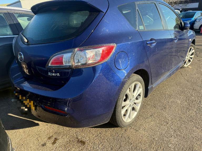 Breaking spare parts mazda 3 blue