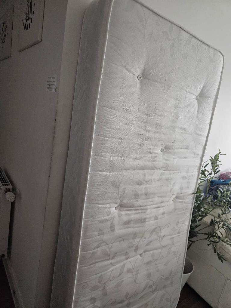 Single matress 