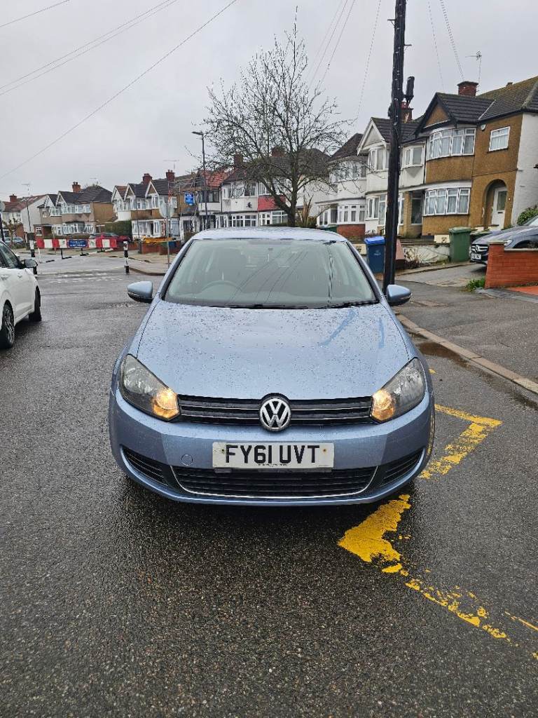 Volkswagen GOLF, 2011 WITH FULL SERVICE AND BRAND NEW CHAIN