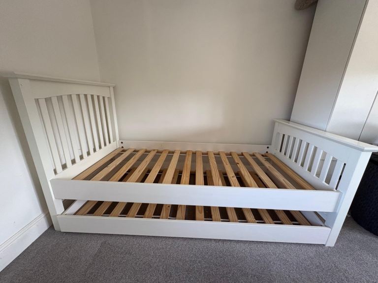 Off-white single bed + pull out bed (+one mattress inc if needed)