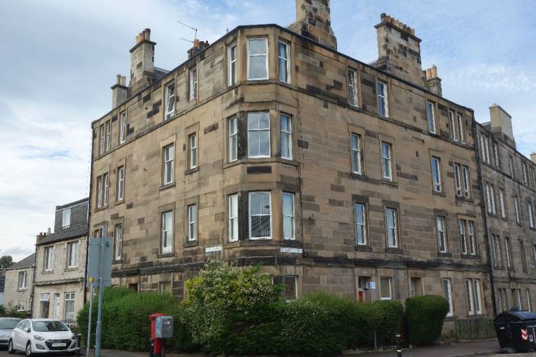 Lovely 1 Dbl Bedrm/1 Boxrm 1st Floor Flat In Great Location To West Of City Centre