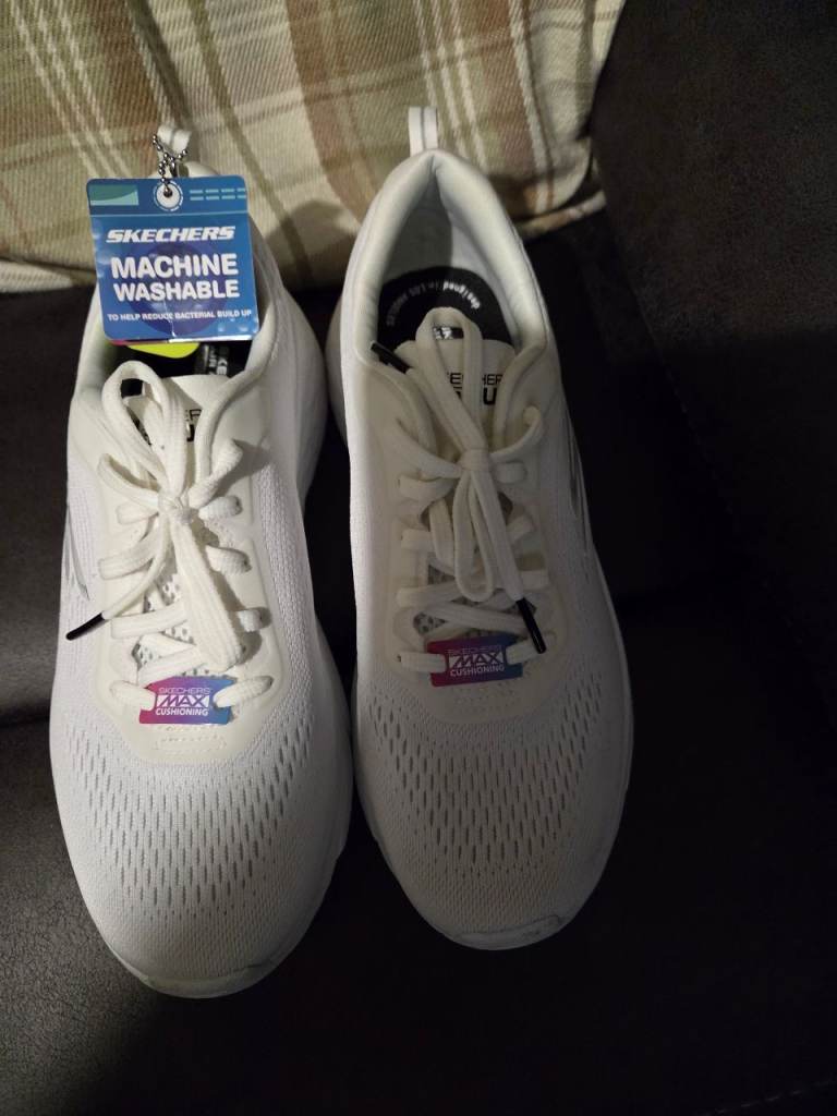 ladies Sketchers size 6