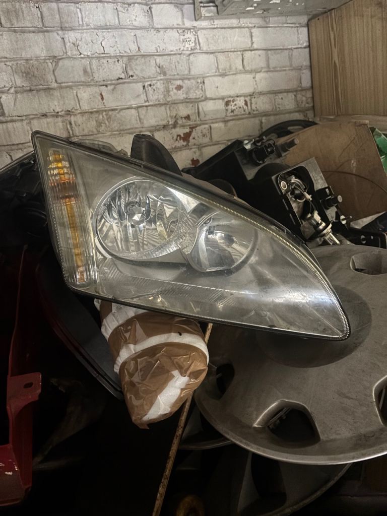 Ford focus headlight