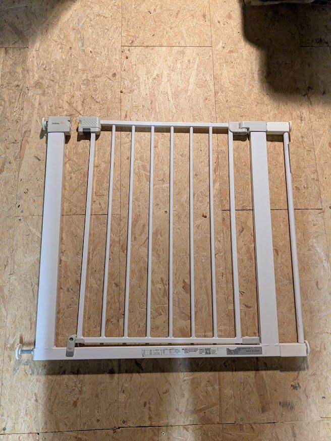 Baby gate (pressure, no fixing in wall)