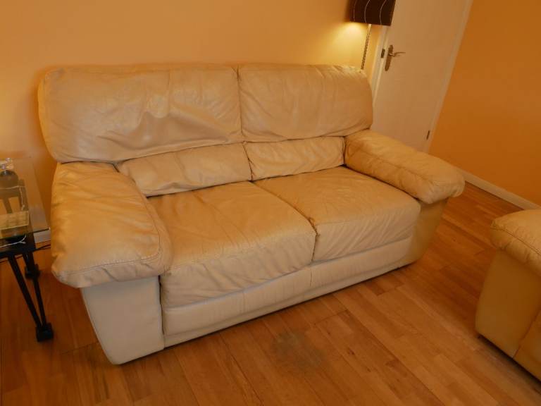 Tivoli 3 seat plus 2 seat leather sofas. FREE collection only for Sale