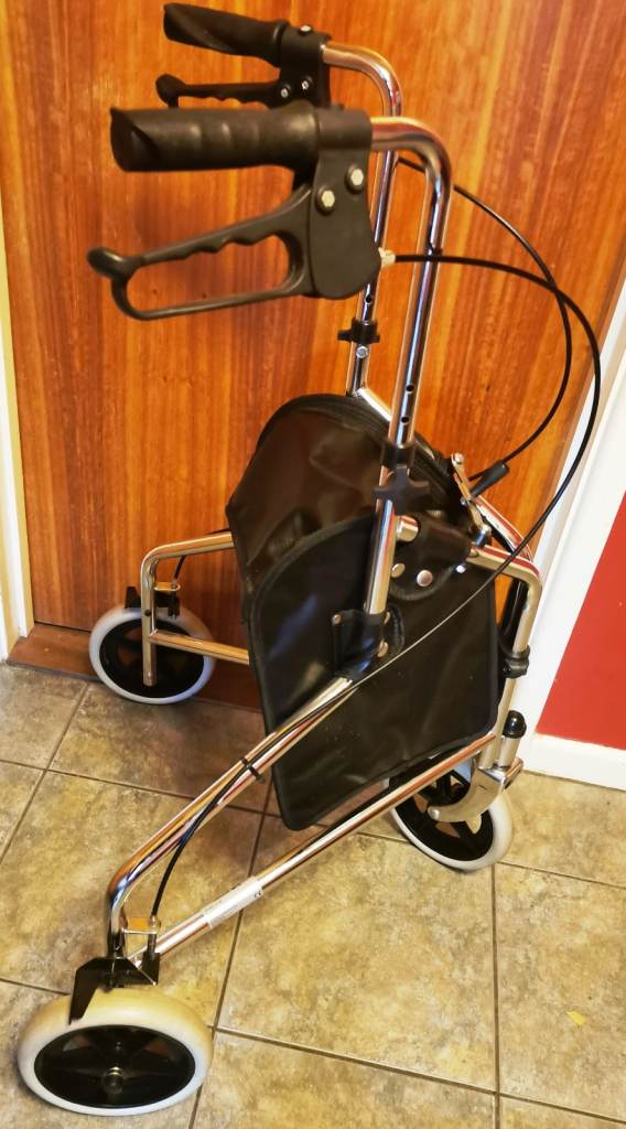 ROMA 3 - WHEELED WALKER WITH CHROMED FINISHED HANDLE BARS