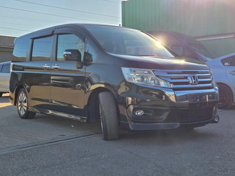 2013 Honda STEPWAGON AUTO Spada Z 8 seater Fresh Import warranted mileage ULEZ c