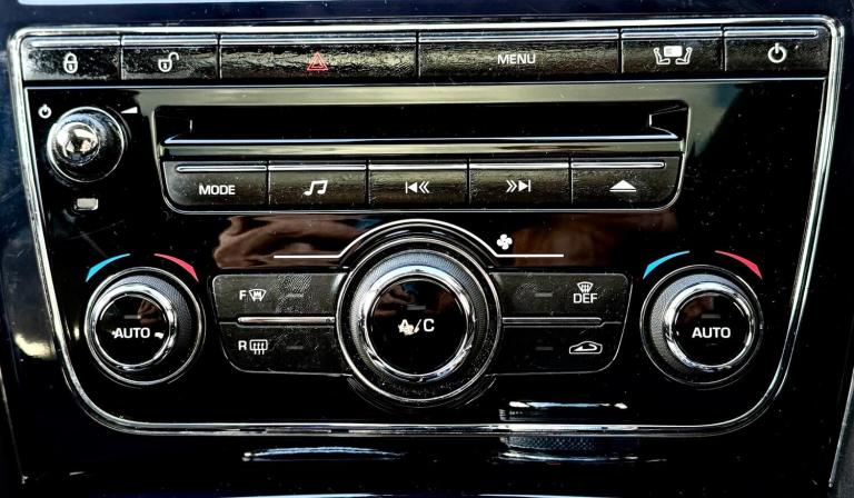 2010 Jaguar XJ 5.0 V8 Premium Luxury Auto Euro 5 4dr (LWB) SALOON Petrol Automatic