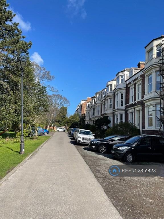 3 bedroom flat in Woodside, Sunderland, SR2 (3 bed) (#2851423)