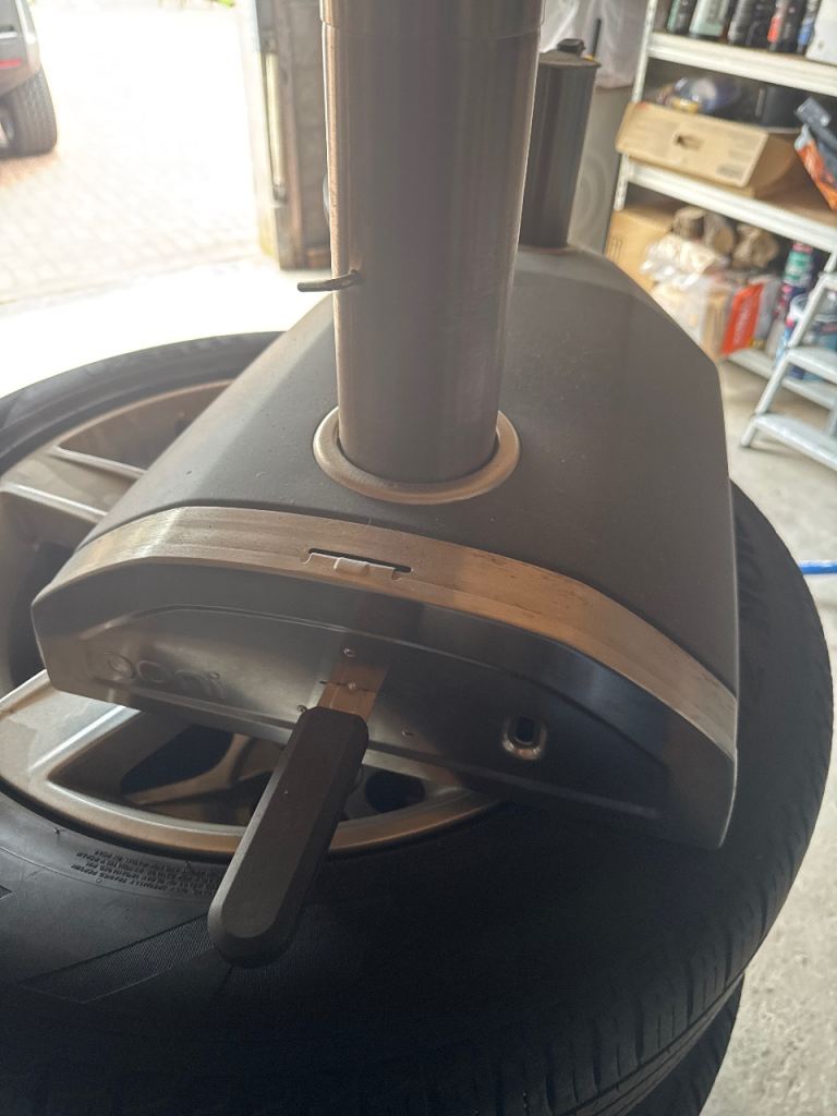 ooni pizza oven, pellets and pizza tosser as new 