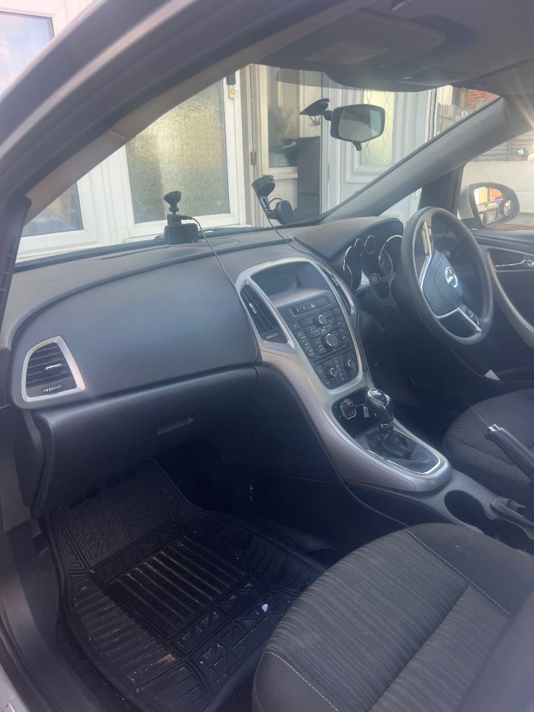 Vauxhall, ASTRA, Hatchback, 2010, Manual, 1398 (cc), 5 doors