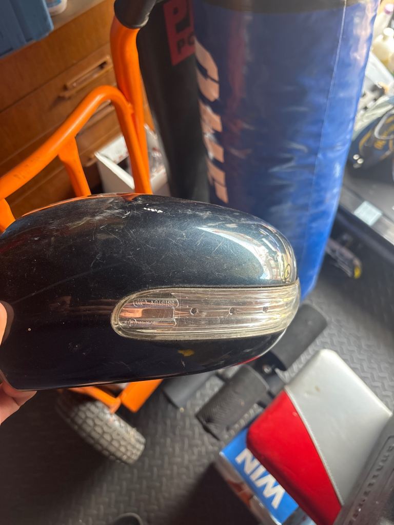 Mercedes mirror cap 