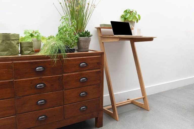 Futon Company ‘Zed’ Solid Oak Standing Desk – Excellent Condition