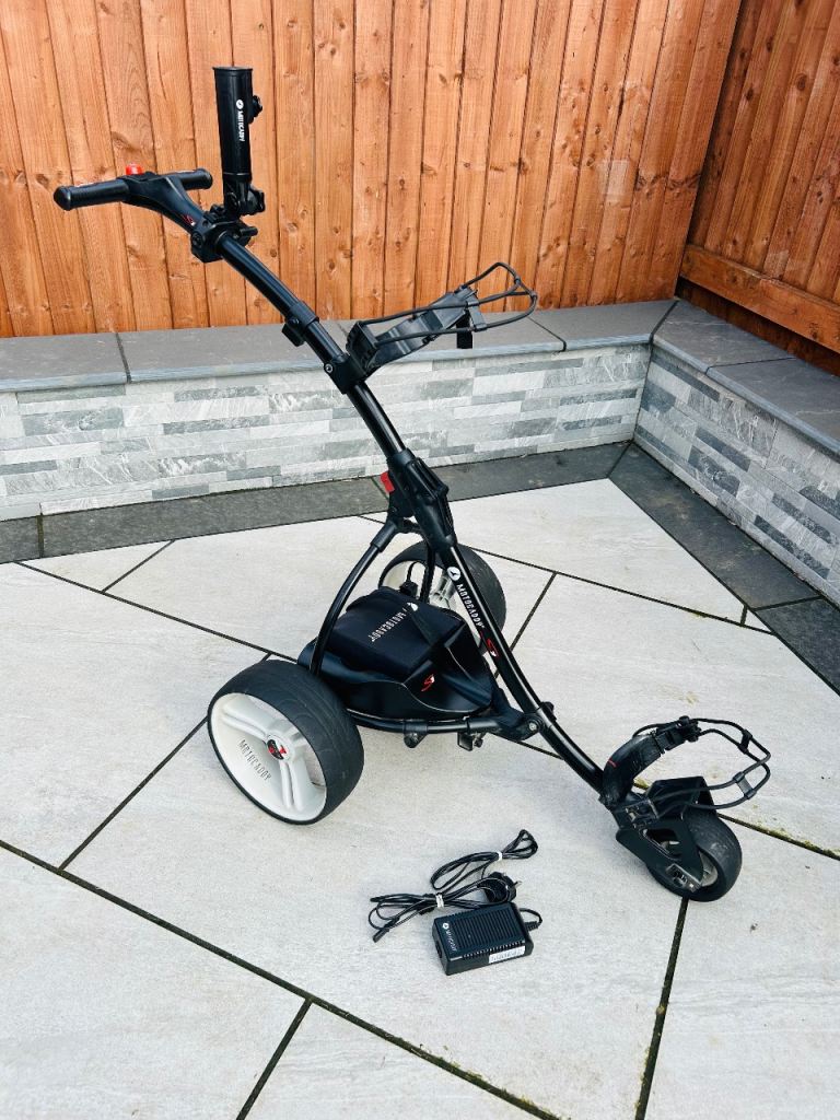 * SOLD * MOTOCADDY S1 ELECTRIC GOLF TROLLEY  w/umbrella Holder.    Battery & Charger.