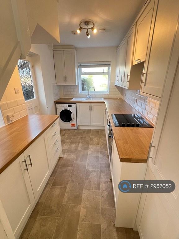 3 bedroom house in Cherry Tree Avenue, Guildford, GU2 (3 bed) (#2967052)
