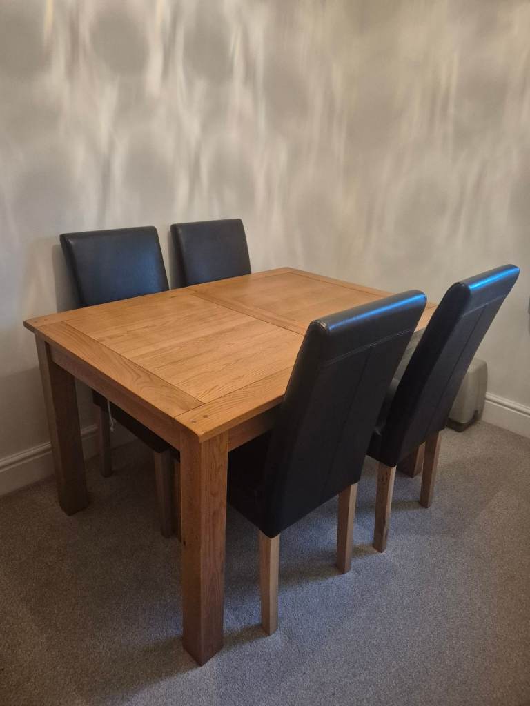 Extendable Oak Dining Table and Chairs