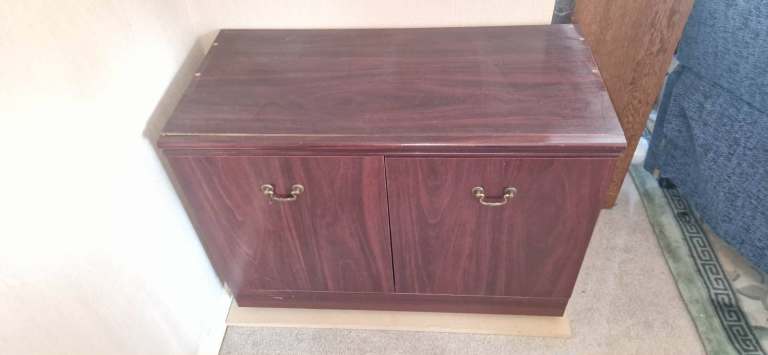 Wooden Chest of Drawers / Storage Cabinet – Good Condition