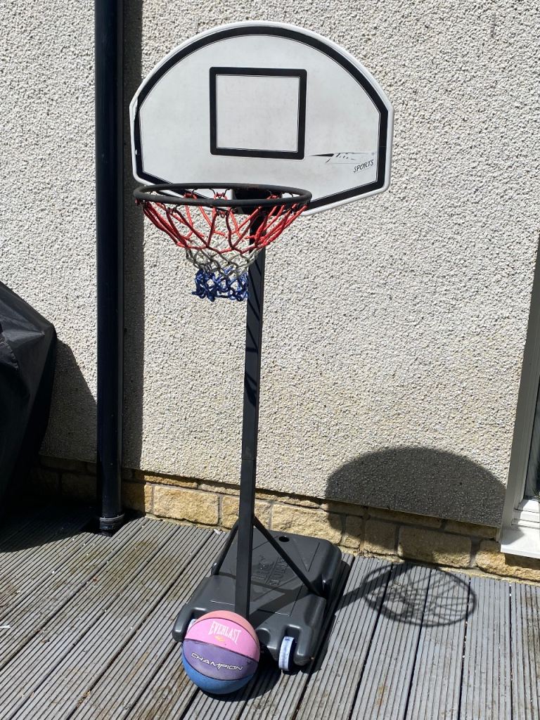 Adjustable height basketball hoop