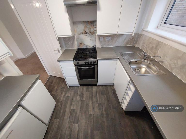 3 bedroom house in Stockdale Crescent, Bamber Bridge, Preston, PR5 (3 bed) (#2716867)