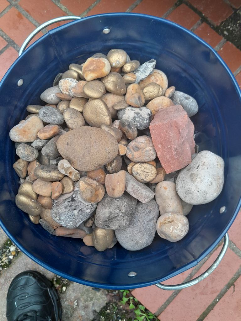 Alternative Christmas tree stand and large Ikea navy metal bucketwith pebbles