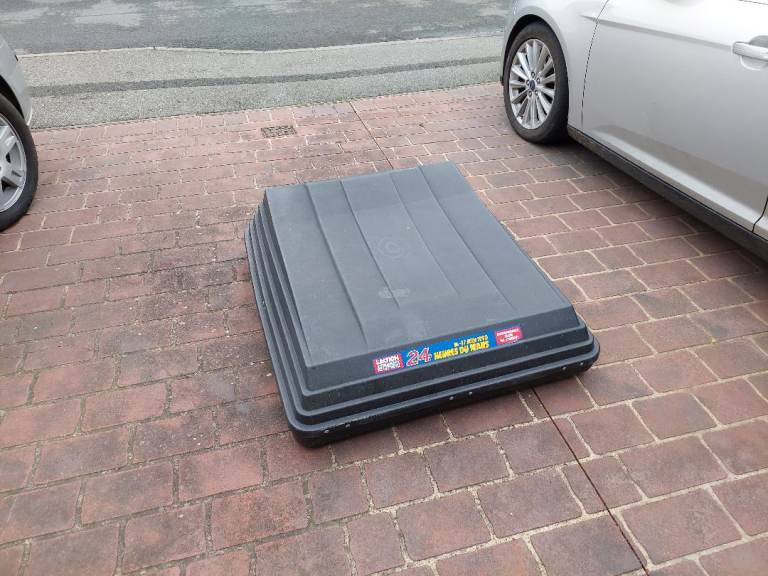 Free Roof Box and bars