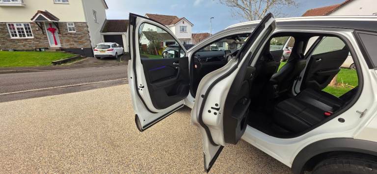 Renault, CAPTUR, Hatchback, 2023, Other, 1598 (cc), 5 doors