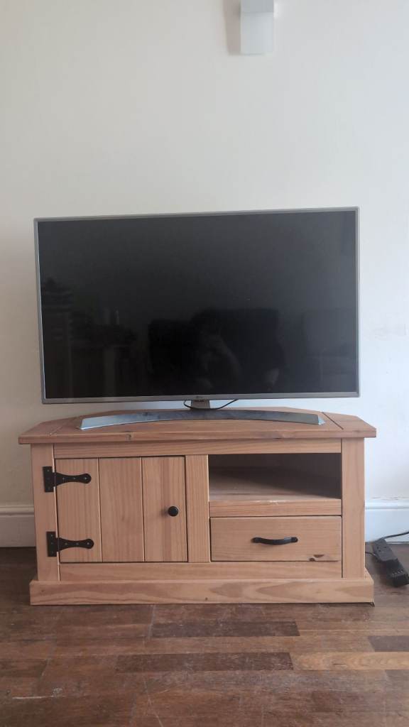 LG smart TV 40inches - blue hue - spares and parts