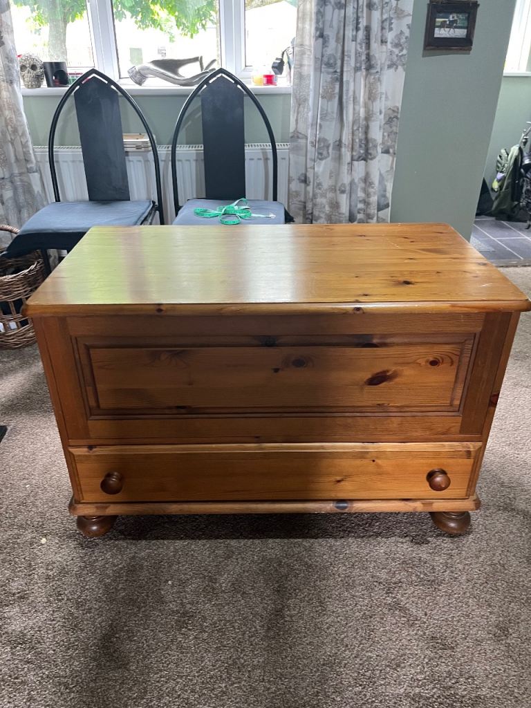 Pine Blanket box/Trunk