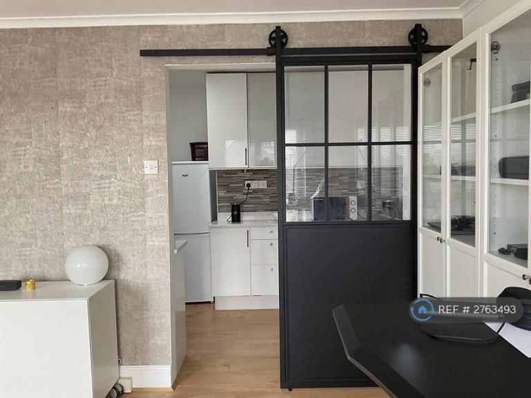 1 bedroom flat in Evelyn Road, Wimbledon, SW19 (1 bed) (#2763493)