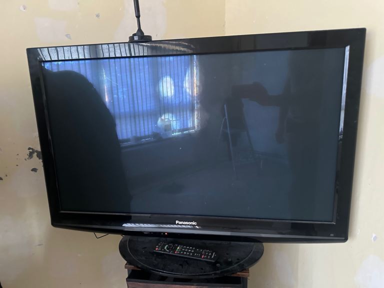 Panasonic TX-P42X10B 42-inch Plasma TV with Remote