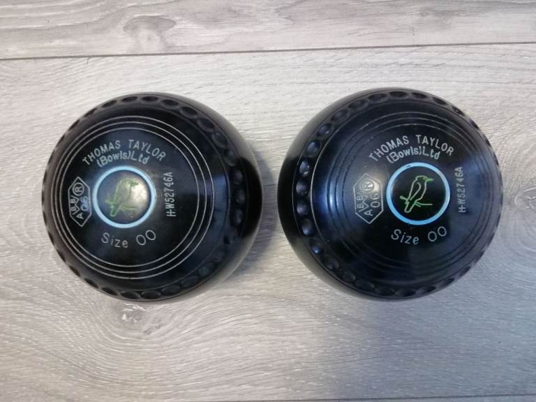 Lawn Bowls Taylor Lignoid, Size 00, a pair. 