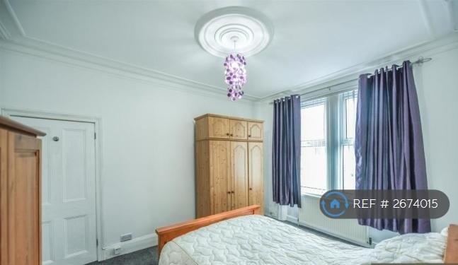 3 bedroom flat in Raby Street, Gateshead, NE8 (3 bed) (#2674015)