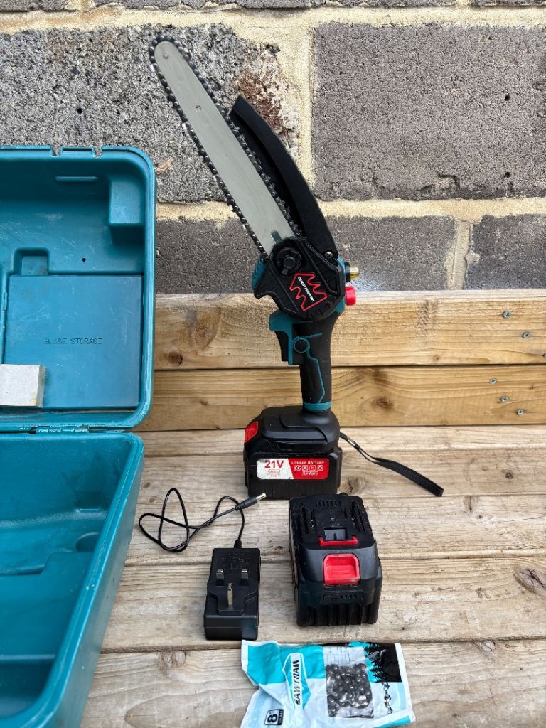 Batterie Chainsaw, Pruning Saw, Brushless Electric Motor, 1 Bar and 2 Chains, 2 Batteries.