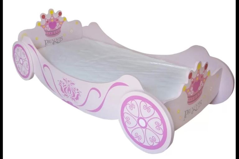 ‼️Urgent ‼️ Princess Royal Carriage bed