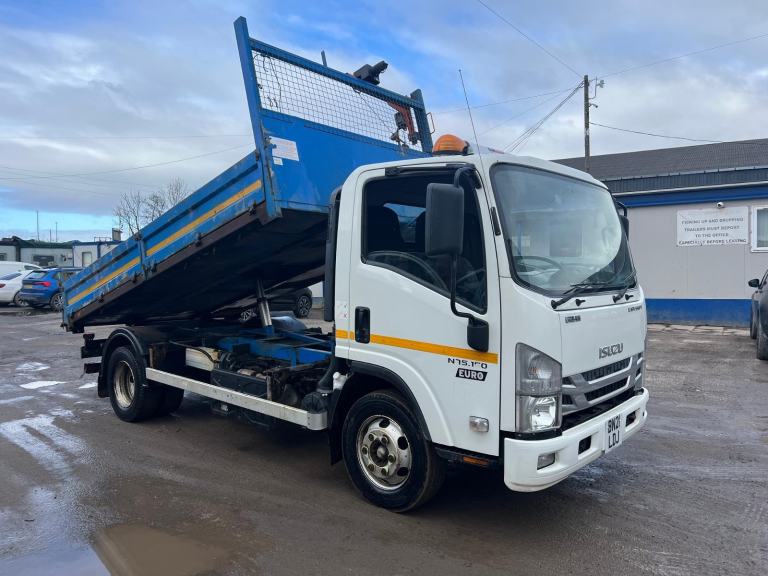 ISUZU TRUCKS FORWARD N75.150 AUTO..only 74,929 km CALL NOW