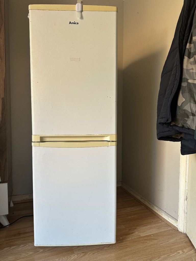Amica Fridge Freezer – White, Fair Condition