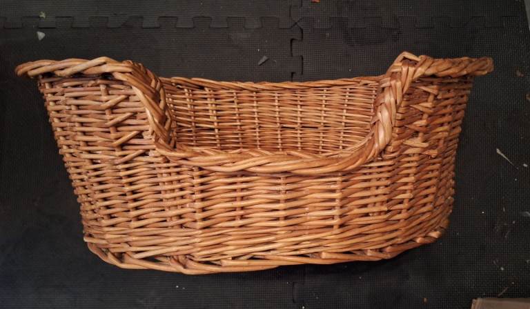 Small dog / cat wicker basket