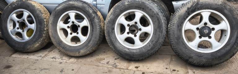 Suzuki vitara alloys wheels
