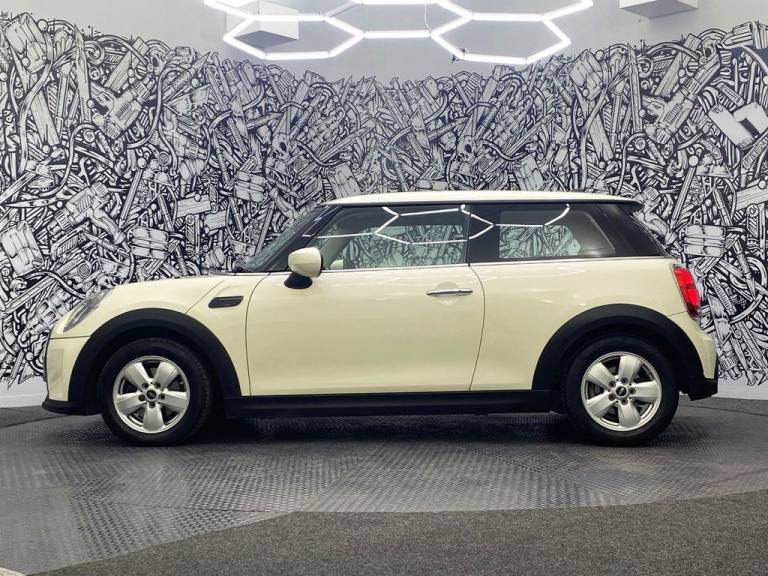 2021 MINI Hatch 1.5 Cooper Classic Hatchback 3dr Petrol Manual Euro 6 (s/s) (136 ps) Hatchback Pe...