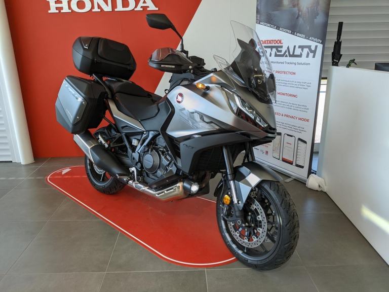 2024 HONDA NT1100 MANUAL GREY MET. FULL VOYAGER PACK IMMACULATE BIKE