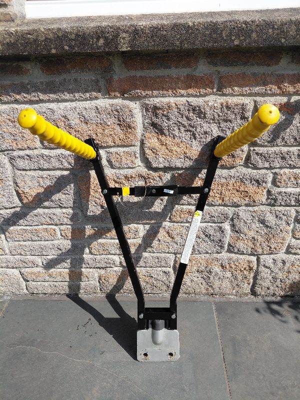 Towbar bike carrier