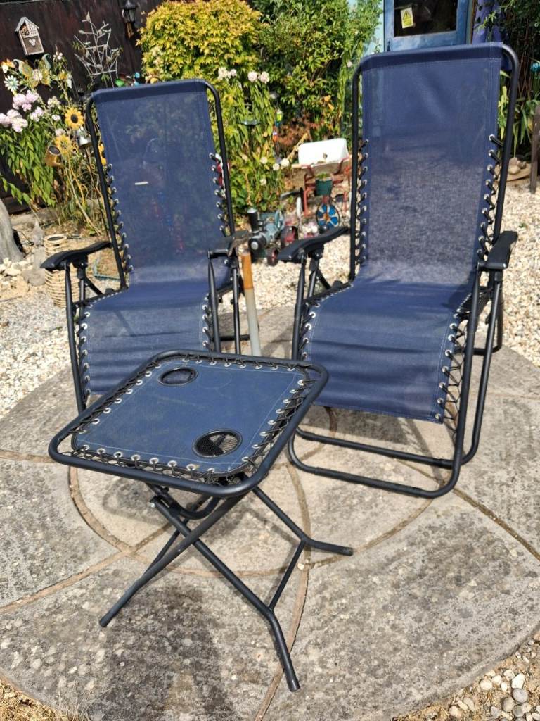 Garden gravity Recliner Chairs and Matching Side Table Set