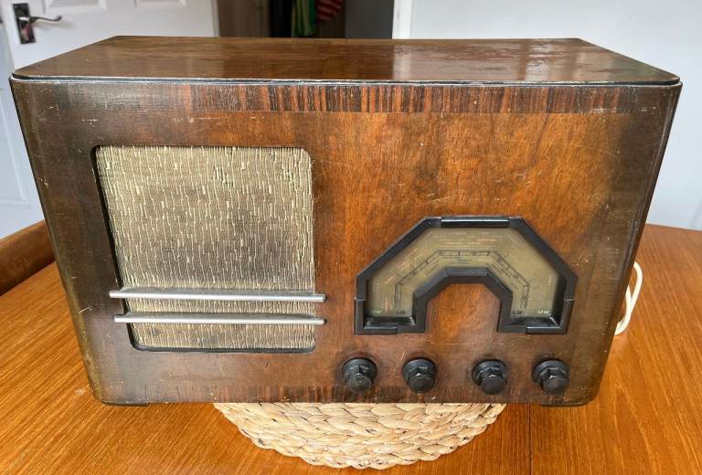 Vintage 1934 Aerodyne Bluebird Model A Valve Radio – Wooden Cabinet (Untested / Project)
