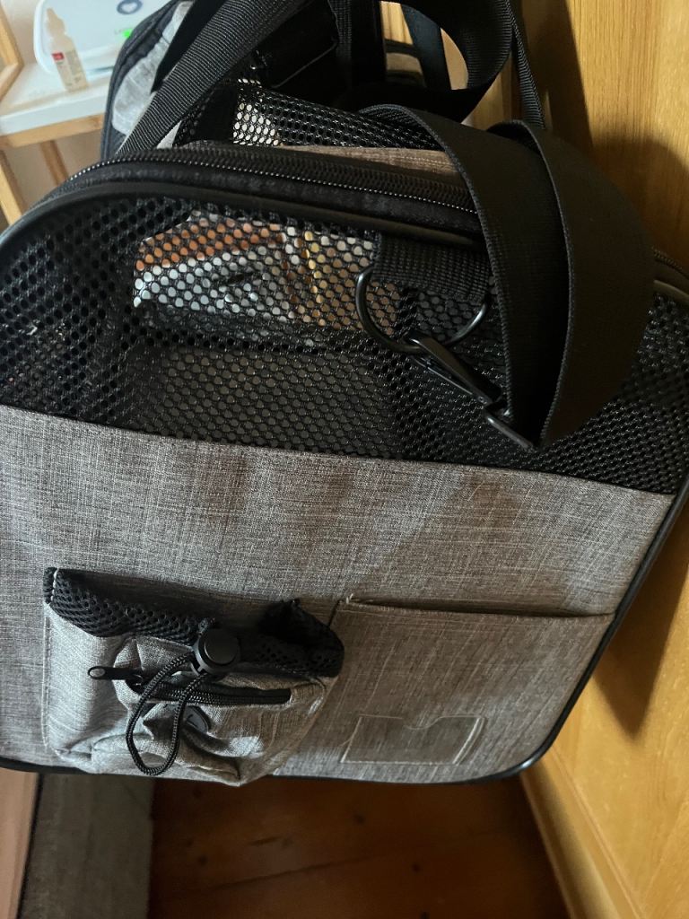 Cat carrier make pecut in very good condition ideal for small dog as well