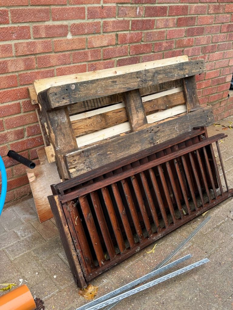 Free pallets and wood