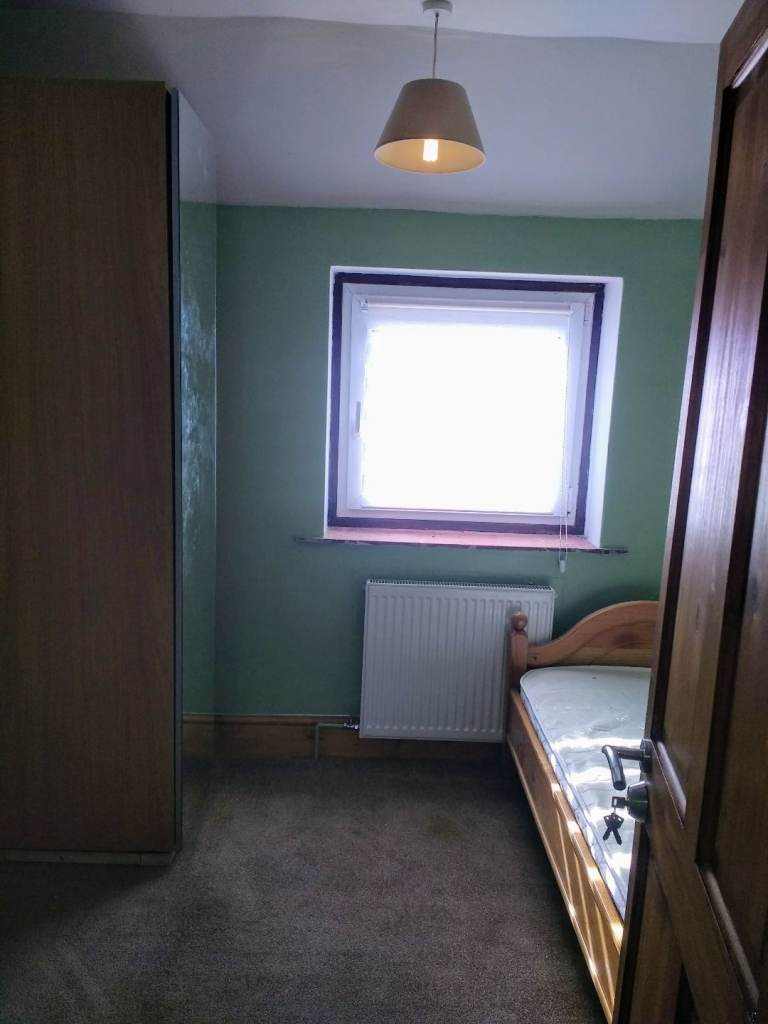 Nice and clean single room for rent in rg2 area 
