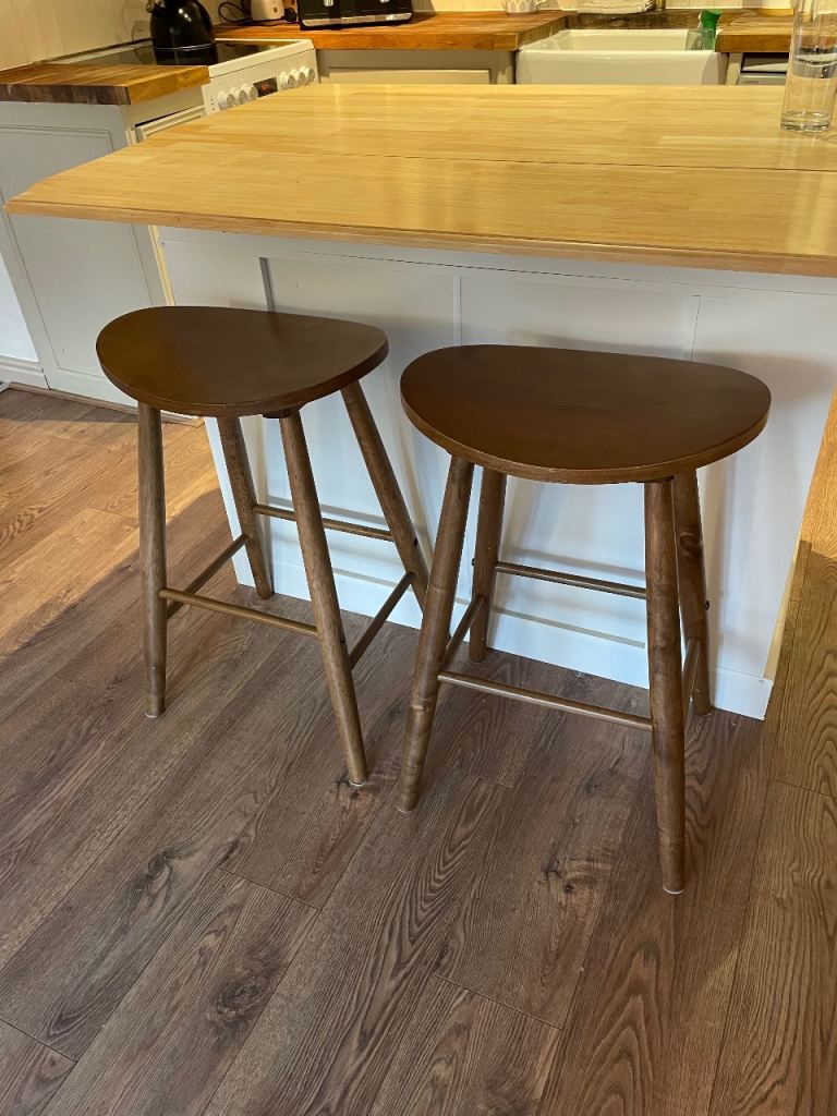 Set of 2 Wooden Bar Stools for Kitchen